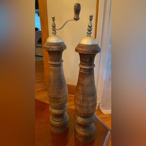Woodcrest Creations Vintage Salt & Pepper grinders
